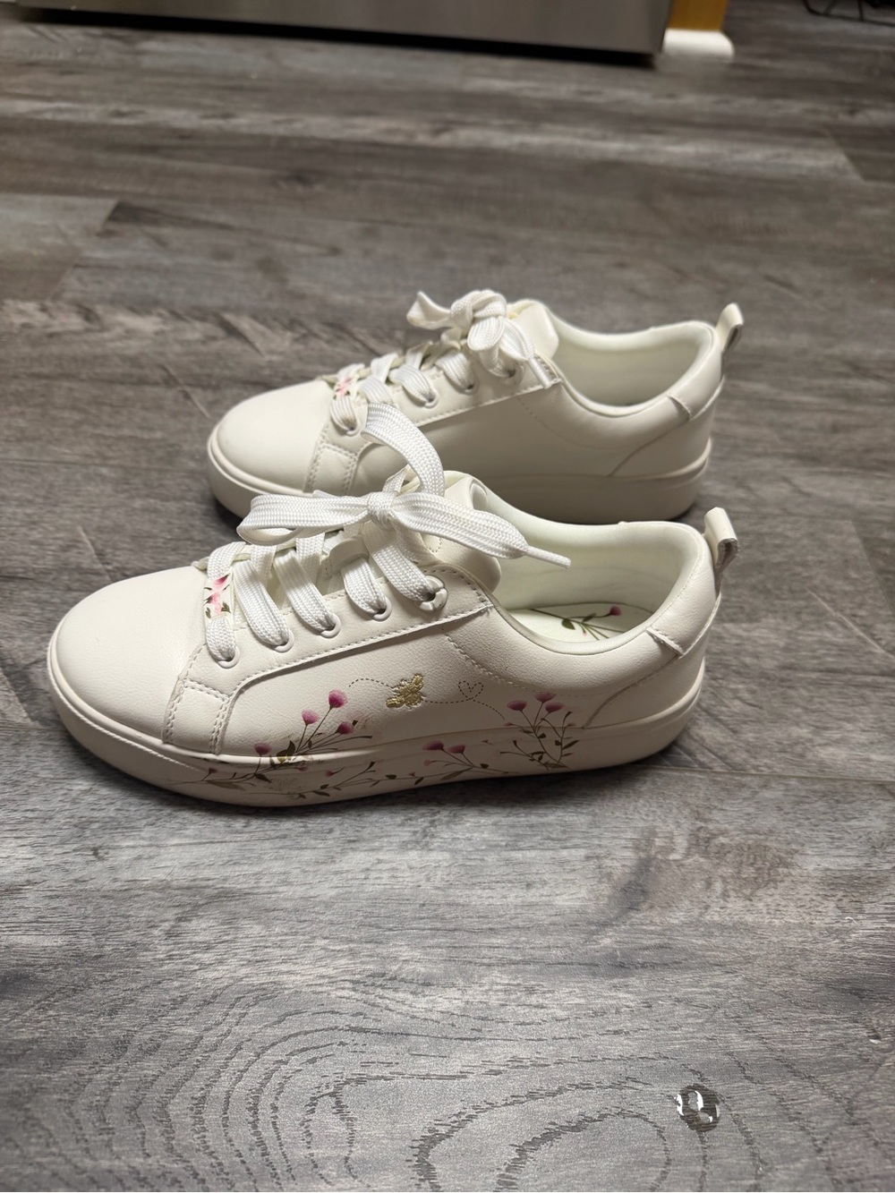 Women’s Aldo White Wildflower Sneakers Size 6.5 - Picture 3 of 5